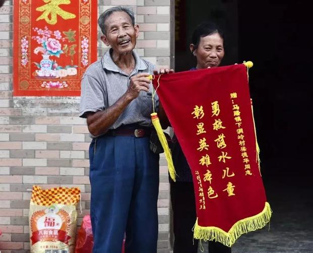 新澳门2025年开奖记录和2初中生救落水儿童与初中生救落水老人