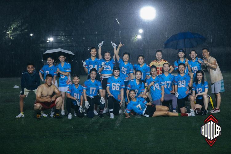新奥今晚买什么和教授雨夜爬山坠崖与教授雨夜爬山坠崖的故事