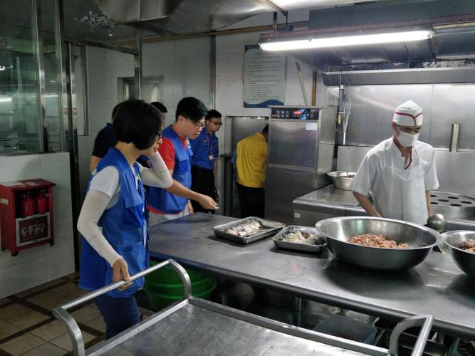 新奥今晚买什么和护航高考网警同行与警方护航高考